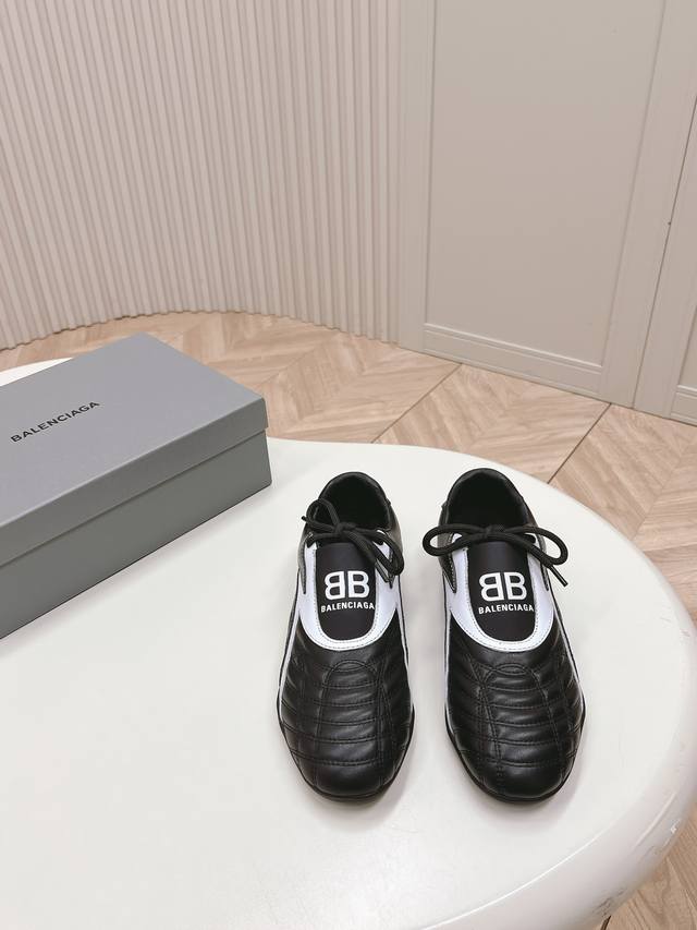 Balenciaga巴黎世家格纹隐藏款棒球鞋休闲鞋 超火爆 众明星网红潮人大秀款 松驰感满满 秀气高级又可爱 菱格纹 柔软小牛皮配搭和经典双logo满满的复古感